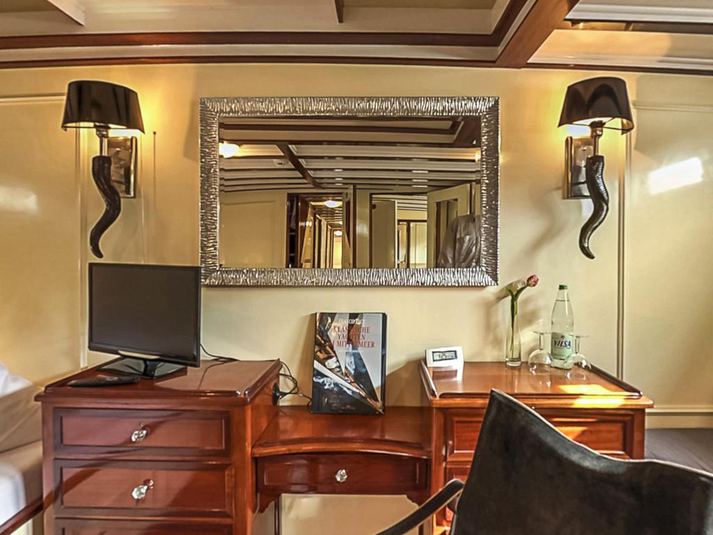Hotelschiff Nedeva Botel BRE