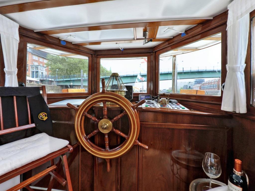 Hotelschiff Nedeva BRE
