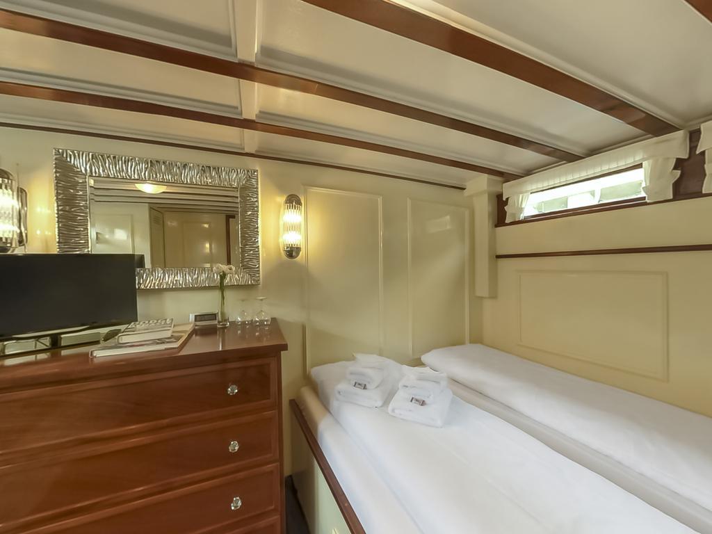 Hotelschiff Nedeva Botel 3*
