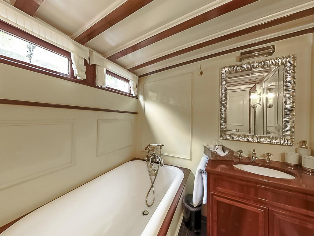 Botel Hotelschiff Nedeva