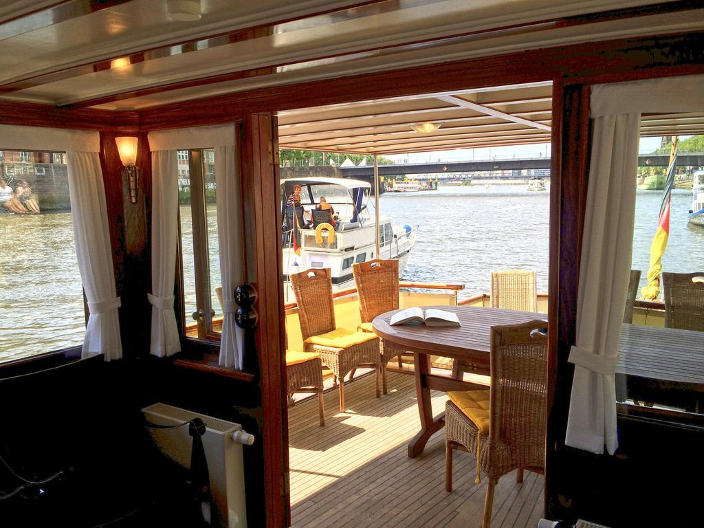 Hotelschiff Nedeva 3*