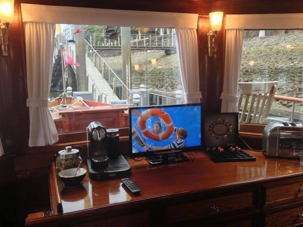 Hotelschiff Nedeva Botel 3*