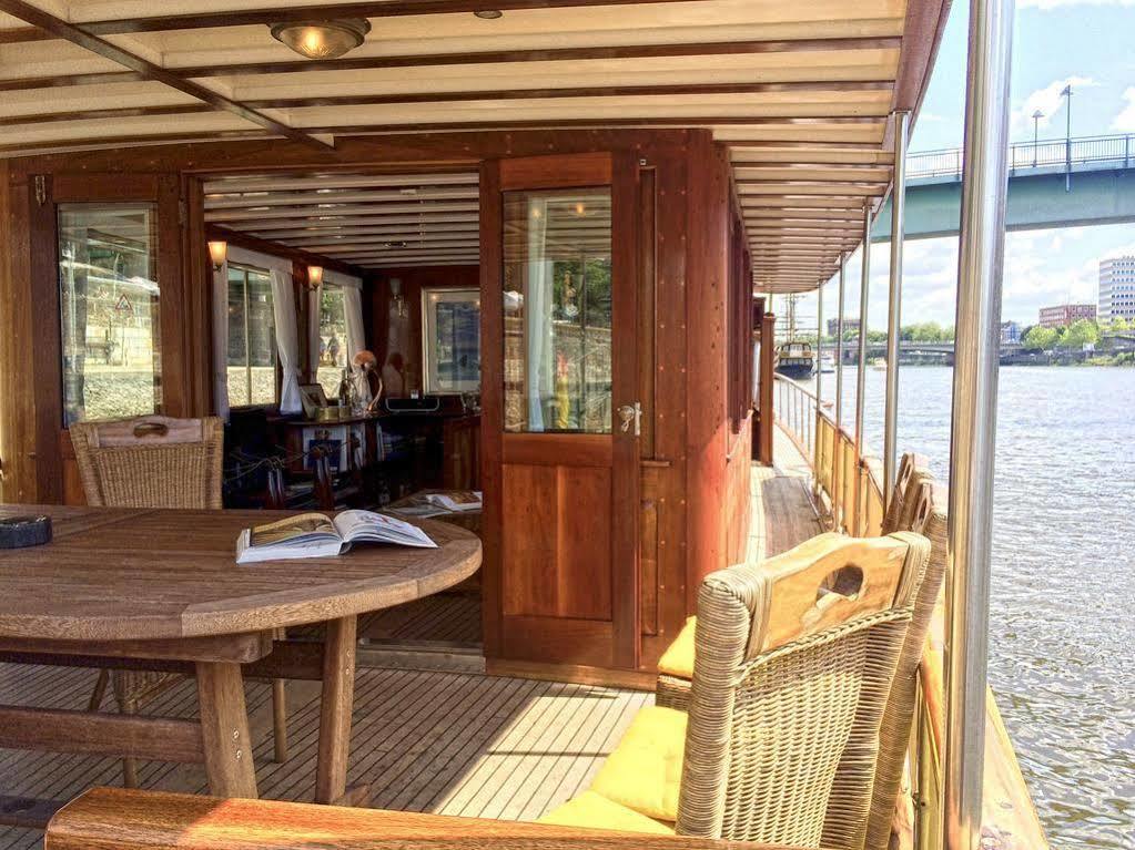 Hotelschiff Nedeva Botel 3*