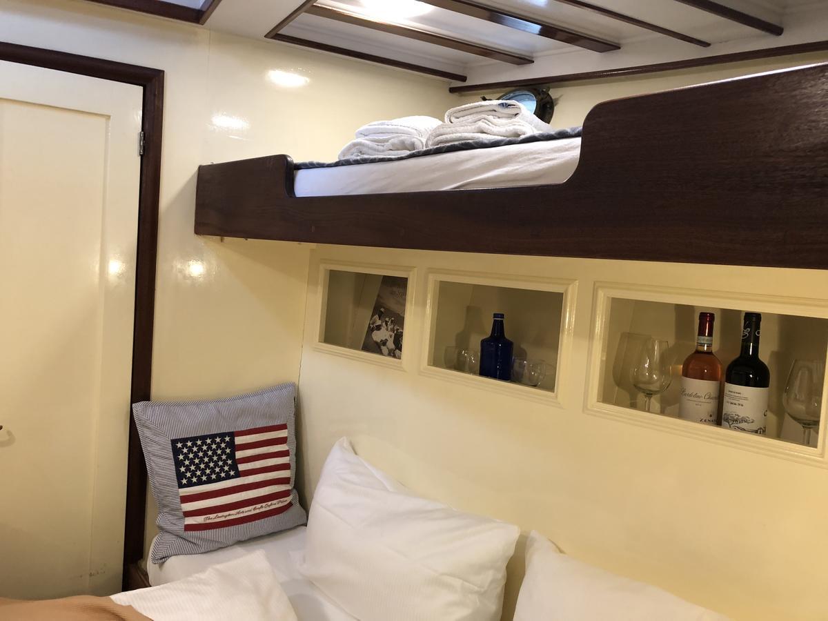 Hotelschiff Nedeva 3*