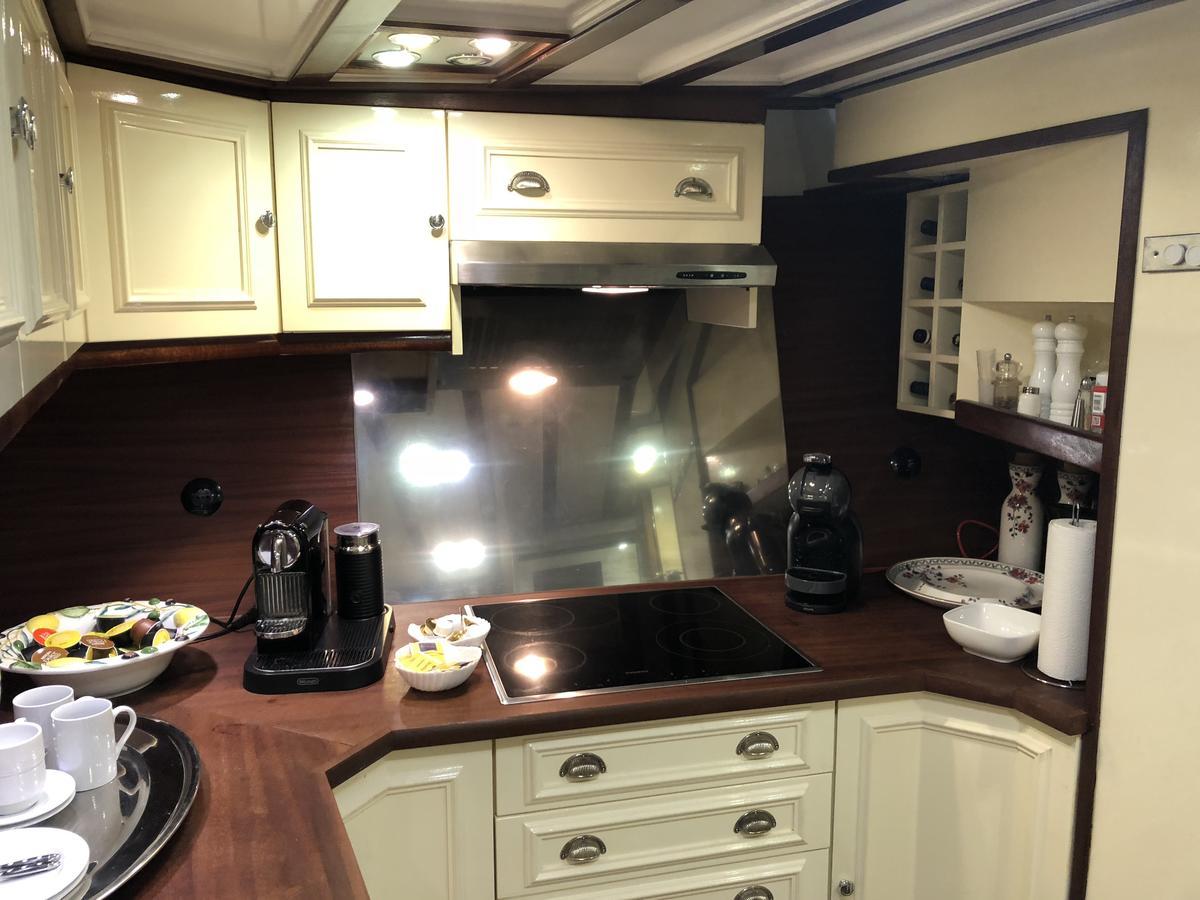 Hotelschiff Nedeva Botel 3*