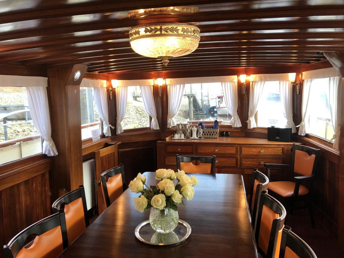 Botel Hotelschiff Nedeva BRE