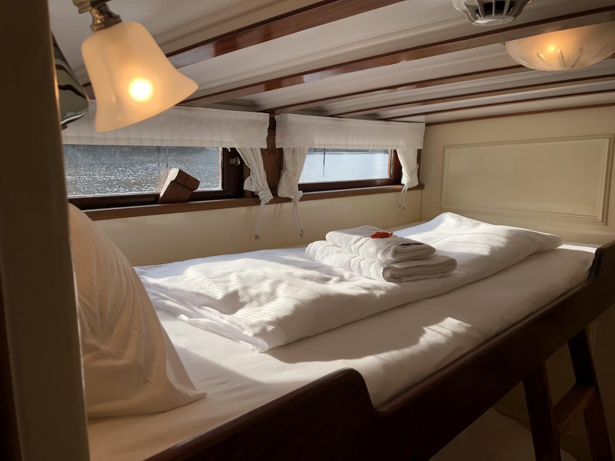 Hotelschiff Nedeva Botel