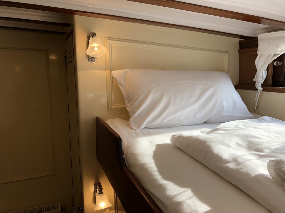 Botel Hotelschiff Nedeva 3*
