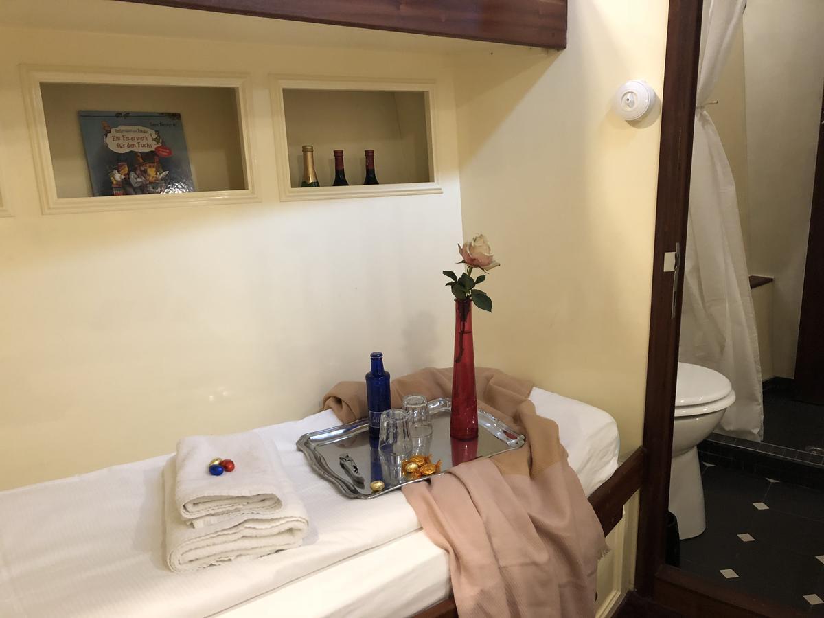 Hotelschiff Nedeva Botel 3*