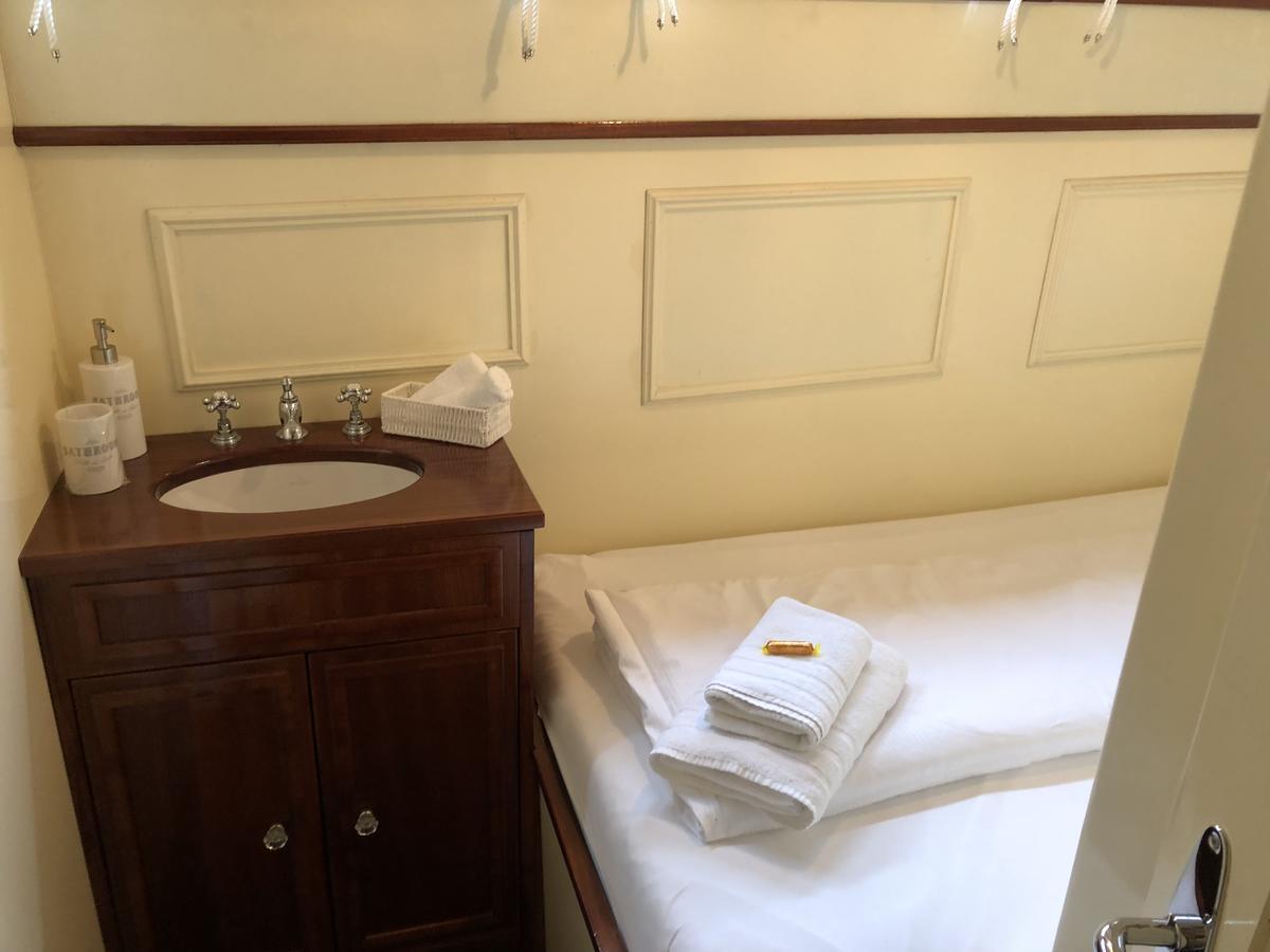 Hotelschiff Nedeva 3*