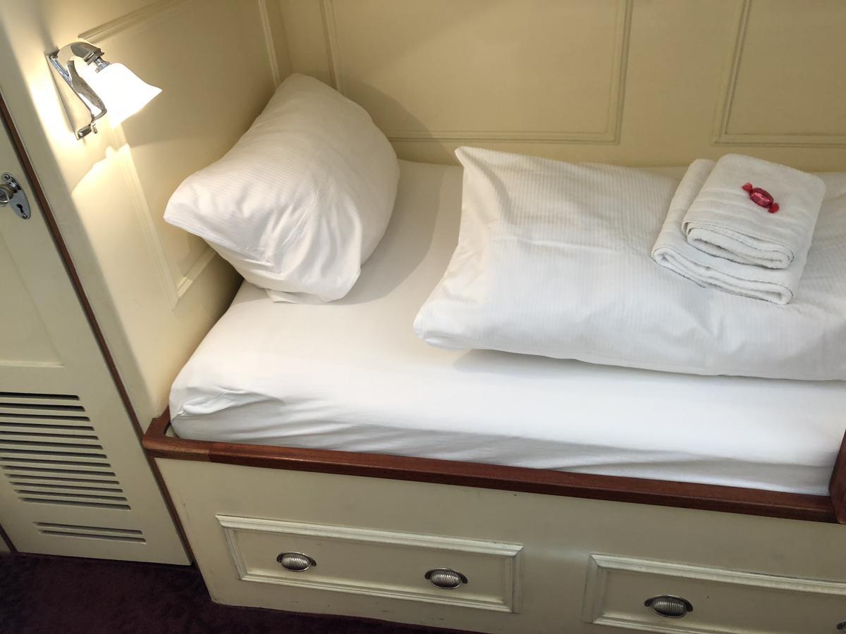 Hotelschiff Nedeva Botel 3*