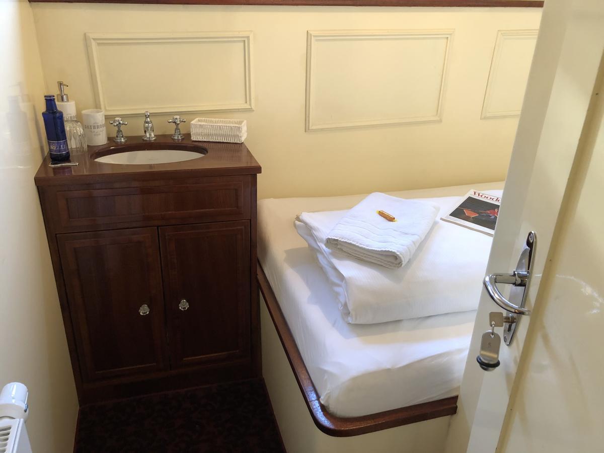 Hotelschiff Nedeva Botel