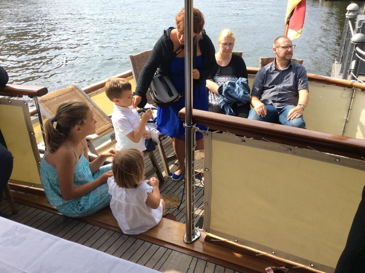 Hotelschiff Nedeva 3*